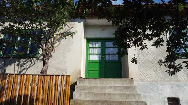 Casa de vanzare la tara