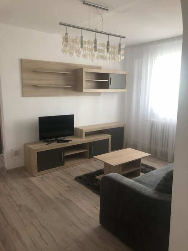 Ofer apartament 2 camere spre inchiriere