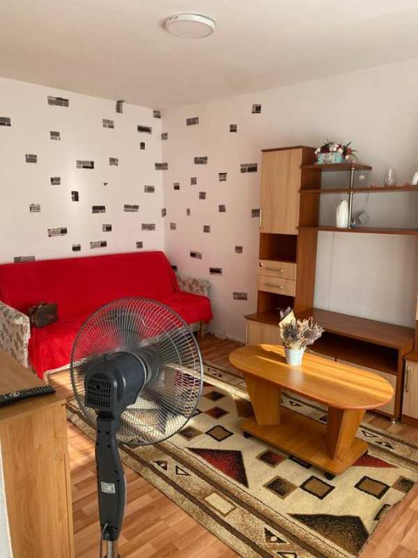 Închiriez garsonieră confort I