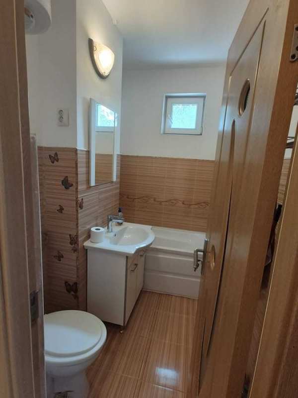 Vând apartament 3 camere în Hunedoara, zona Micro1-Parc Corvin, et.2