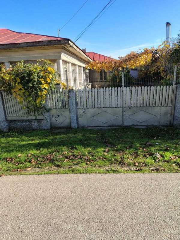 Casa si teren intravilan 3700mp in comuna Singureni, Giurgiu