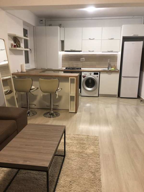 Proprietar inchiriez apartament