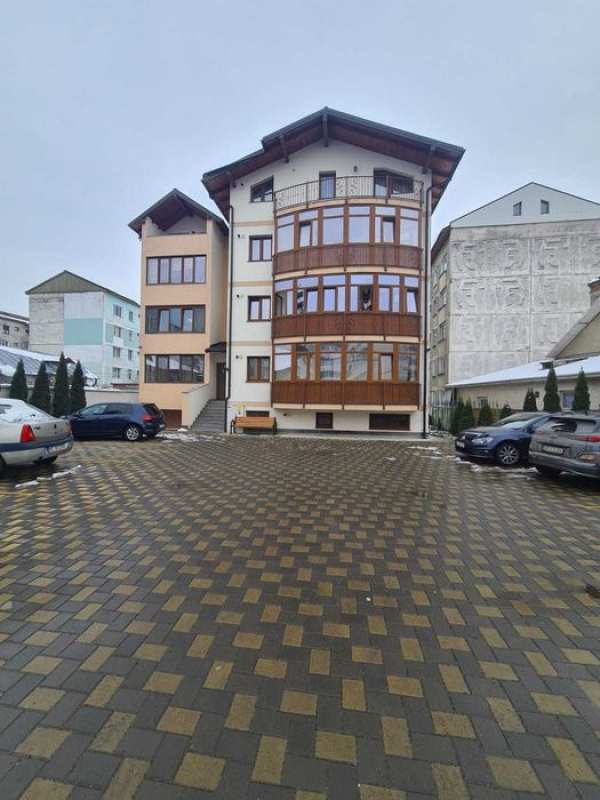 Inchiriez apartament 3camere Precista în bloc nou