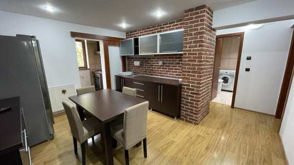 Închiriez apartament 2 camere.