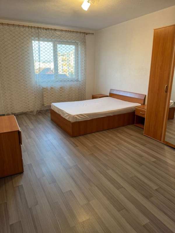 Dau în chirie apartament cu două camere