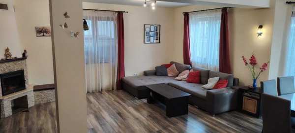 Proprietar vand casa Halchiu  cu 3 dormitoare