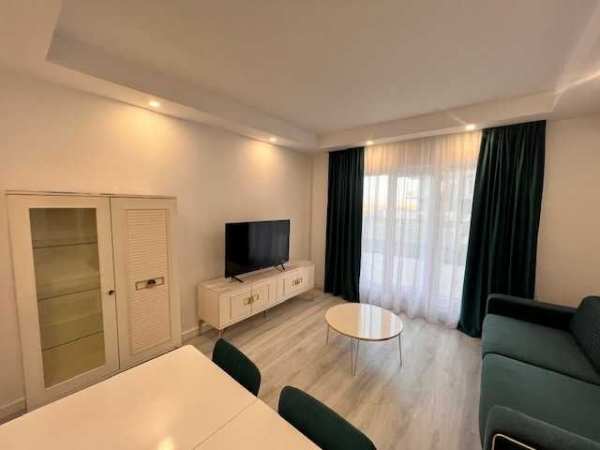 COSMOPOLIS APARTAMENT 2 CAMERE +gradina cu iesire la piscina + PARCARE