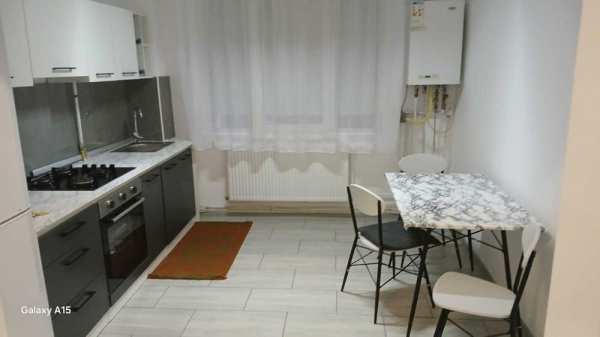 Apartament cu 3 camere de închiriat