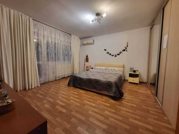 garsoniera spatioasa cu balcon, pe Secuilor direct proprietar