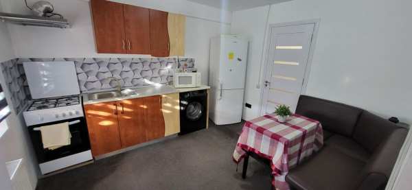 Casă la curte de inchiriat