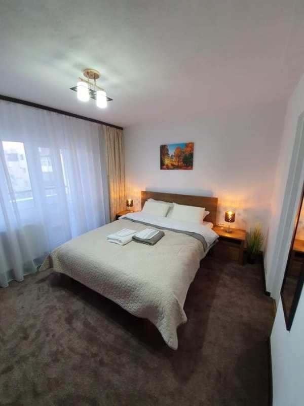 Inchiriez apartament 3 camere