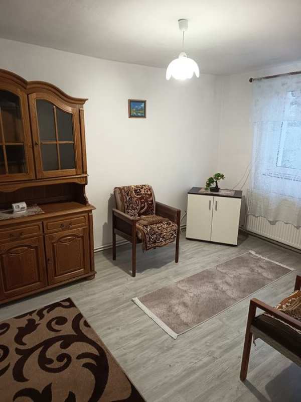 Închiriez apartament la casa 2 camere Craiter 2 camere Craiter