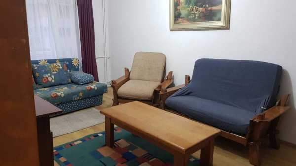 PROPRIETAR inchiriez apartament 3 camere,et 2, str Brancusi Decebal