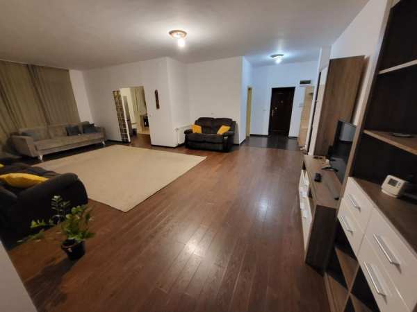 Proprietar vand apartament 3 camere metrou Straulesti