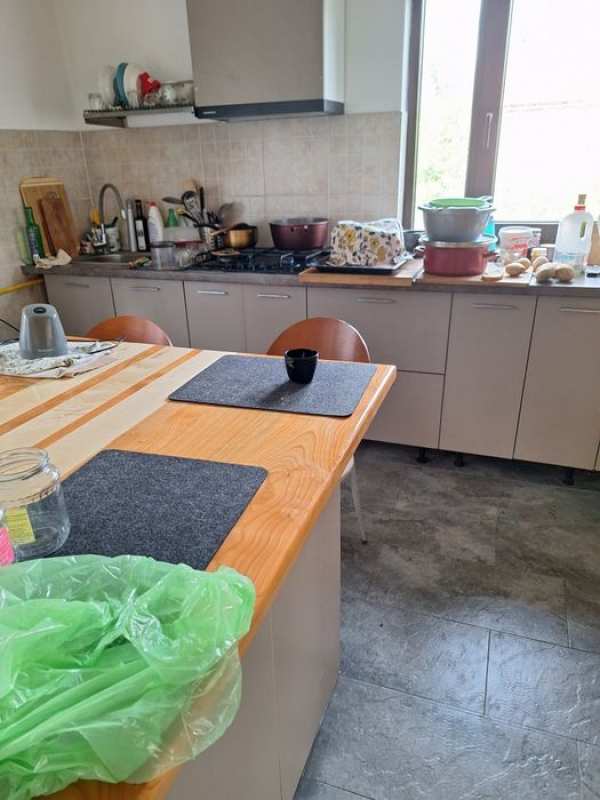 Închiriez apartament   cu 3 camere