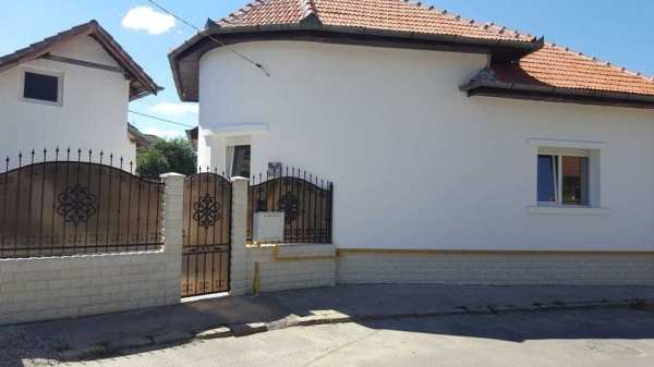 Ofer spre închiriere casa