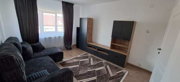 Închiriez apartament cu 3 camere