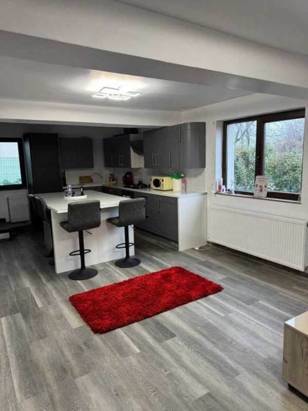 Casă + anexă birou + 2 magazii – Calea Romanului, Bacău