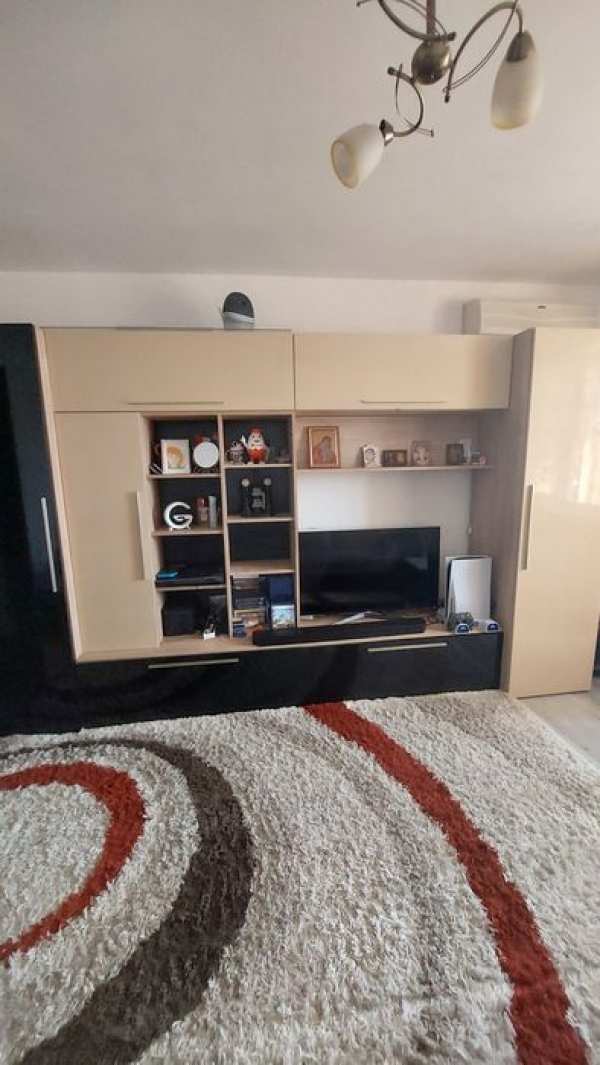 Apartament 2 camere, Crihala