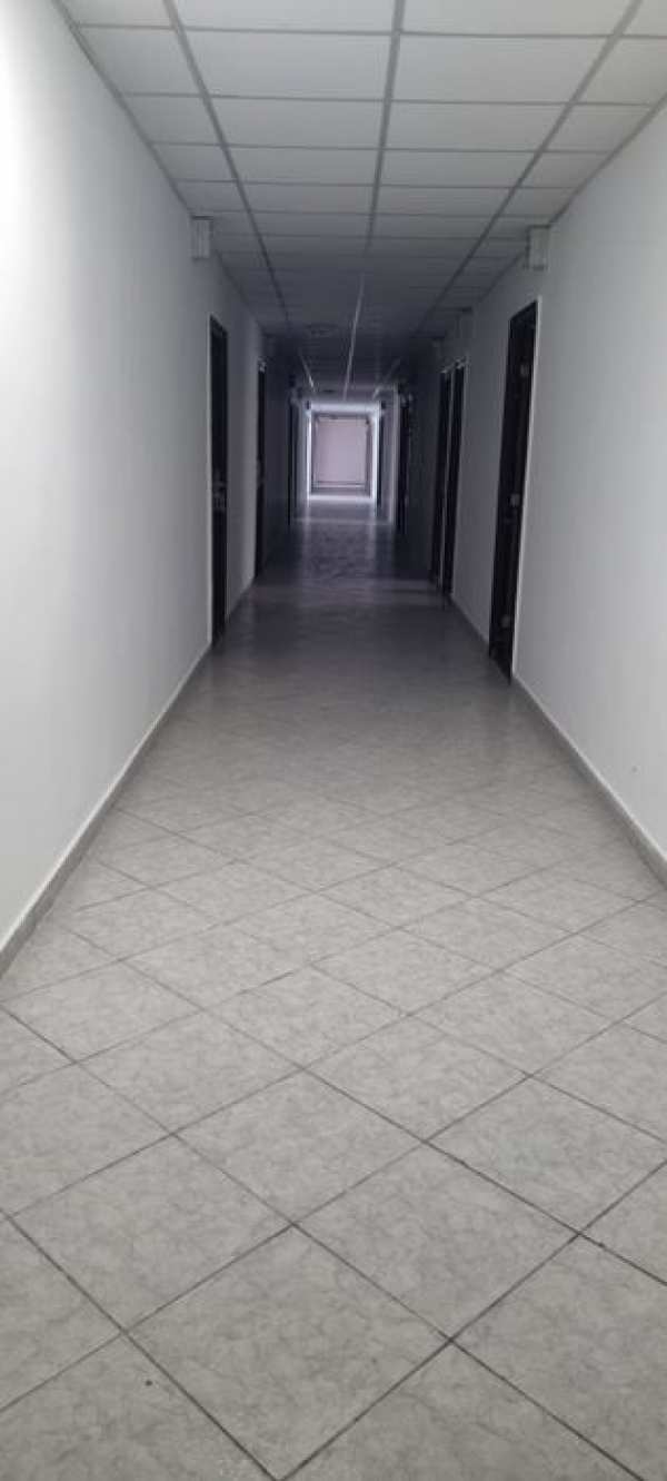Inchiriez 30 de camere