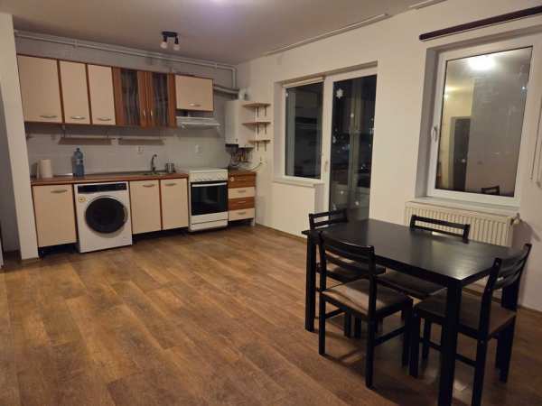 Inchiriez apartament 3 camere (53 mp) pe str. Florilor,  loc. Floresti