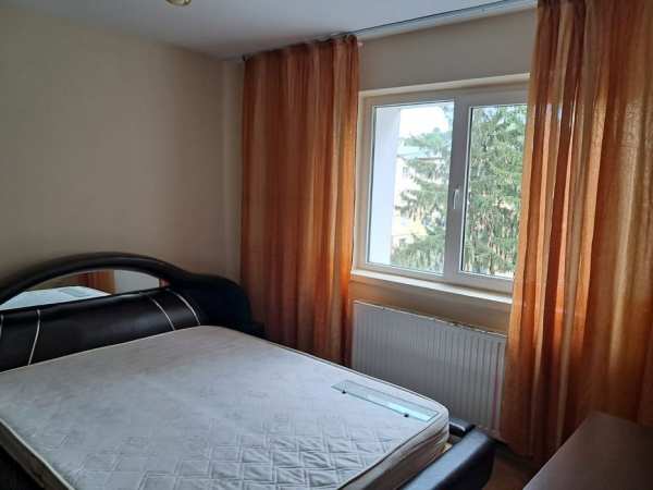 Inchiriez apartament