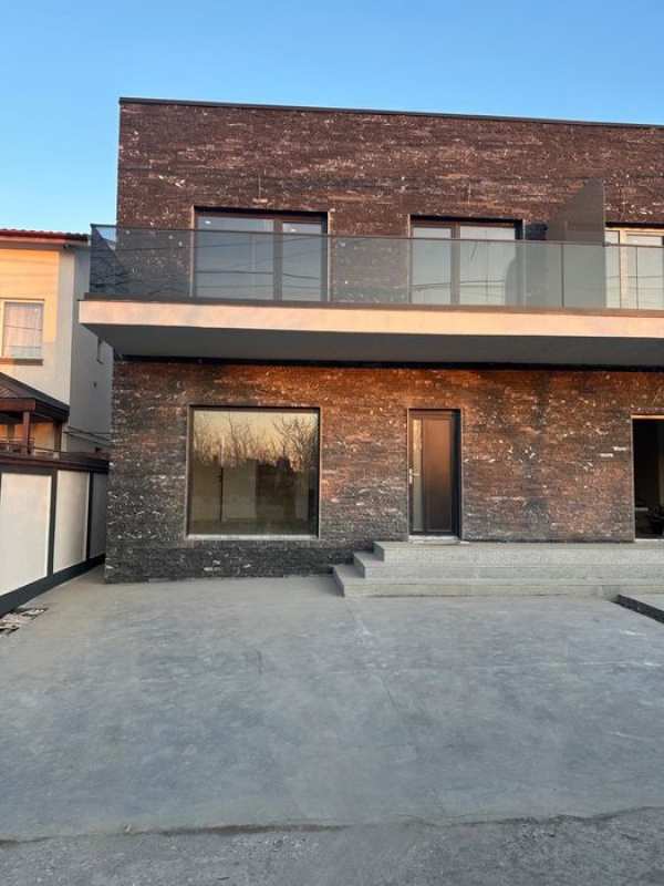 Vand casa in Navodari P+1 parte din duplex