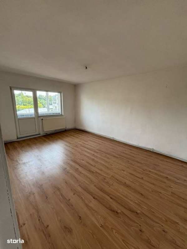 De vanzare 4 camere, 2 bai, 2 balcoane in zona Favorit