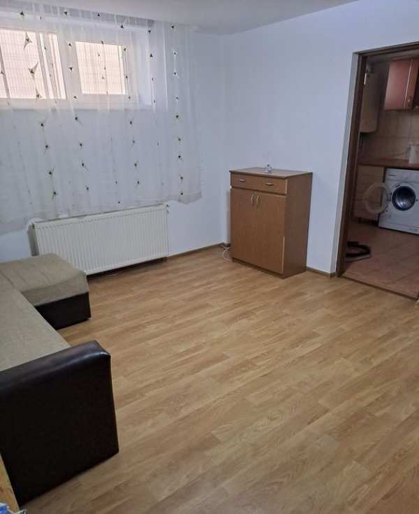 Garsonieră de vânzare