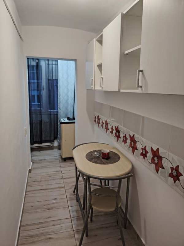 Închiriez garsoniera