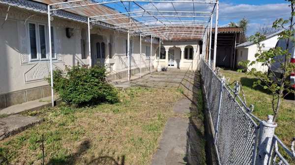Casa si teren in comuna Draganesti