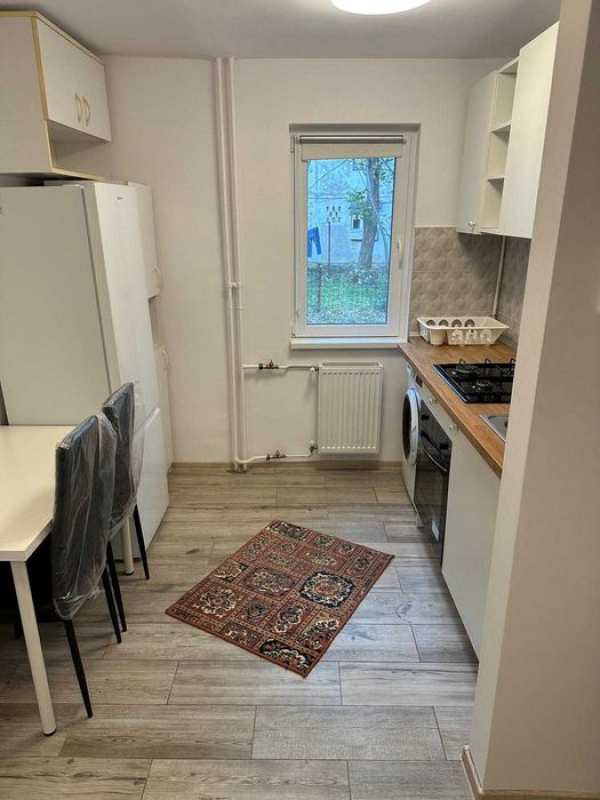 Inchiriez apartament 3 camere zona Baraolt - Proprietar
