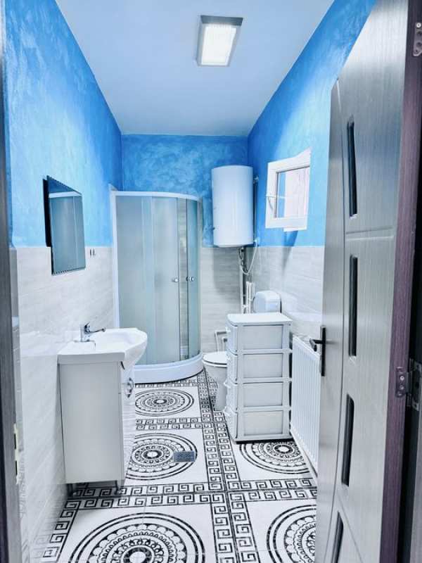 Casa de vanzare moldova-noua caras severin complet mobilata-utilata