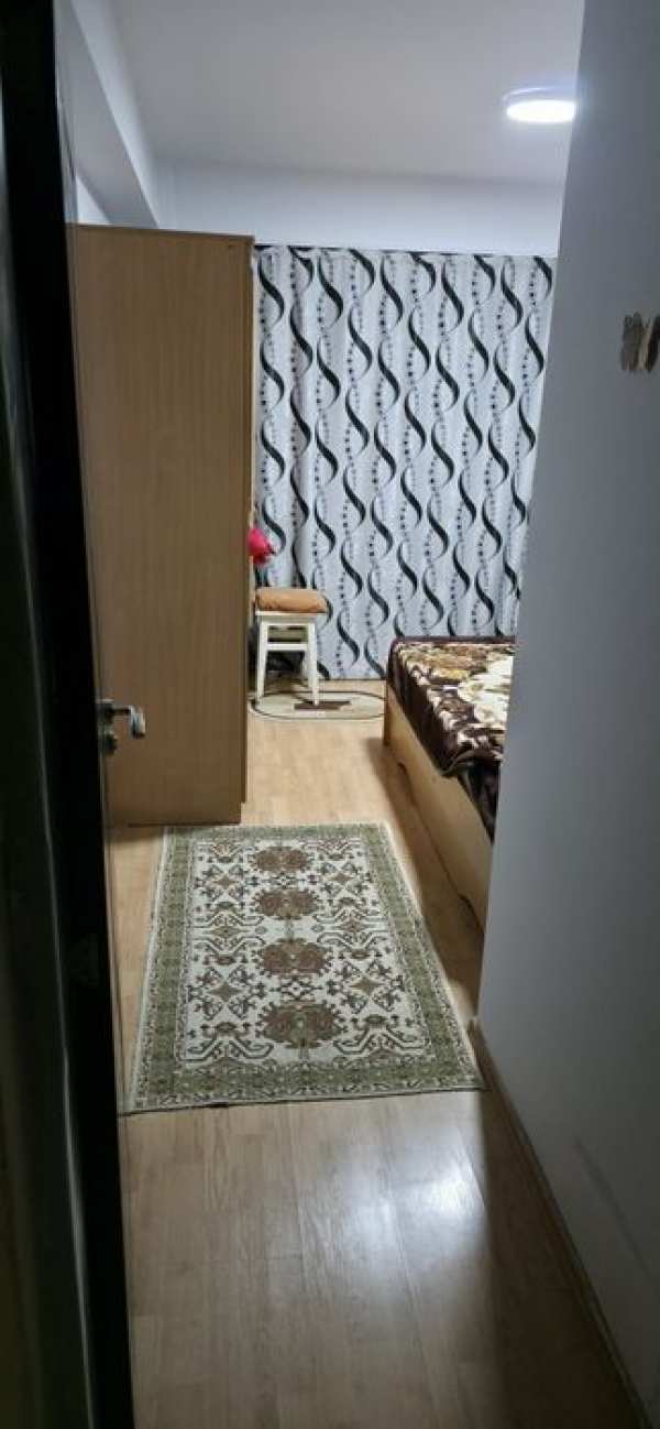 Vand apartament 3 camere