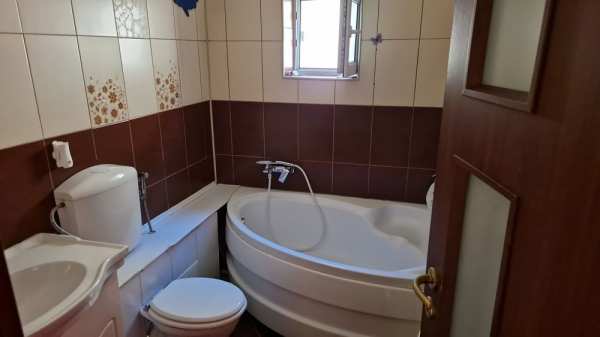 Vând apartament 3 camere