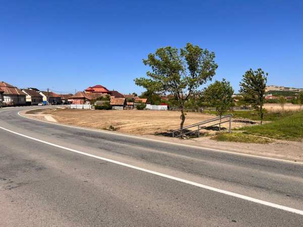 Vand teren intravilan situat in orasul iernut.