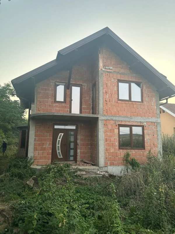 Casă de vânzare in Crișeni cu 10 ari teren