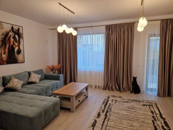 Vila P + 2 - 5 camere - 4 bai - 3 locuri de parcare + curte