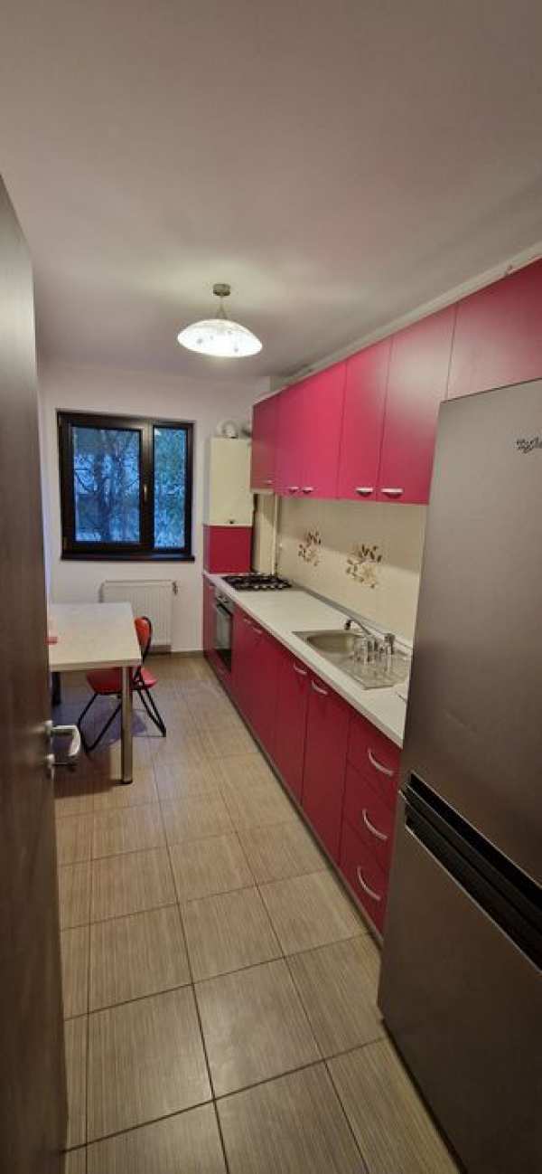 Ofer spre închiriere apartament cu doua camere
