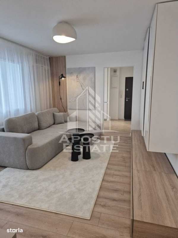 Apartament cu 3 camere, semidecomandat, zona Circumvalatiunii