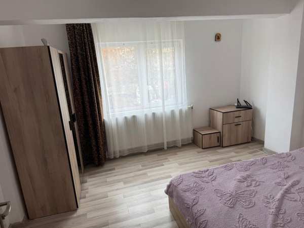 Închiriez garsoniera comfort 1