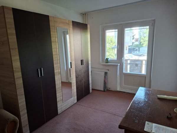 Închiriez apartament cu doua camere