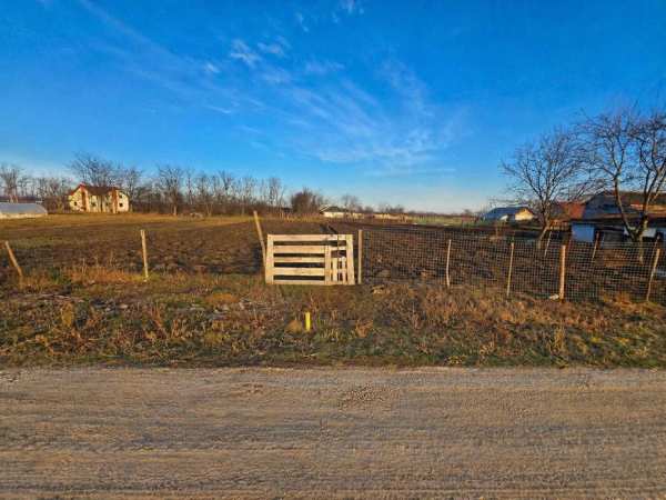 Vand Teren 800 mp Victoria intravilan