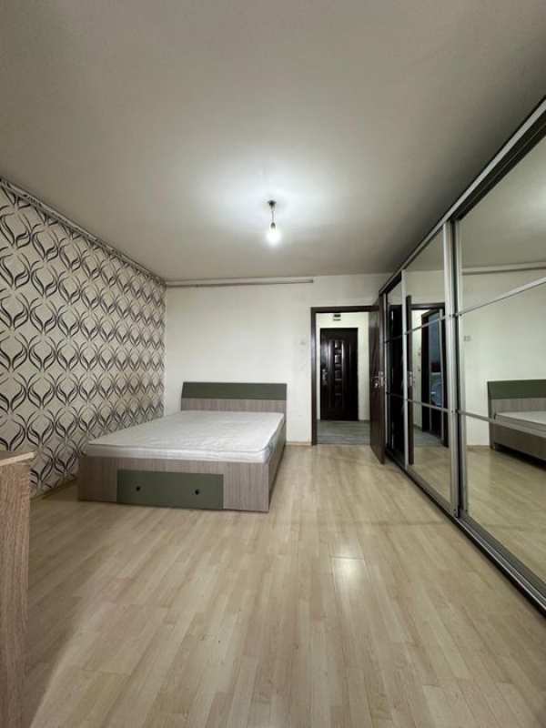 Inchiriez garsoniera in Tractorul,pet friendly