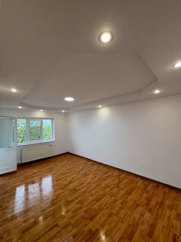 • Apartament cu 2 camere - de vânzare •