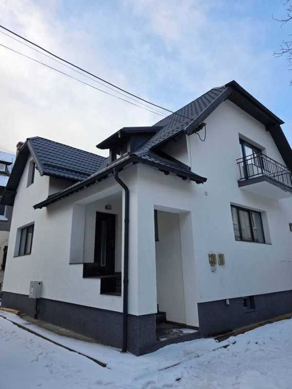 Vilă interbelică restaurată integral – proprietate rară Sinaia centru