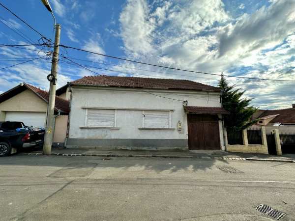 Casa de vanzare in Oradea zona centrala, scoala Dacia