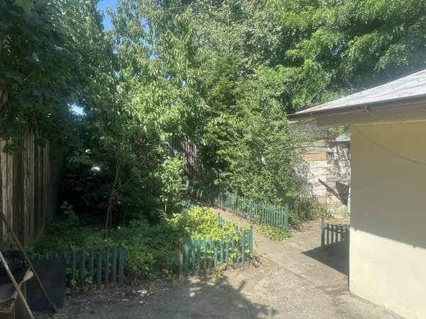 Casa 4 camere singur curte