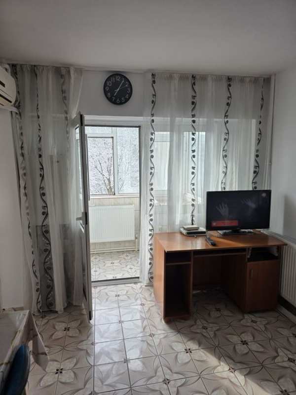 Inchiriez garsoniera zona Cet