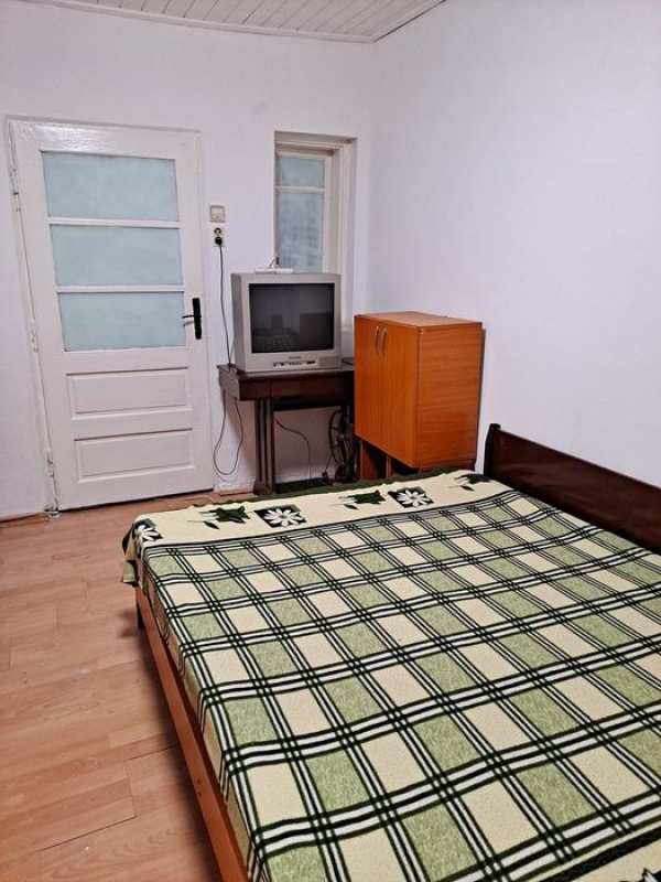 Închiriez camera la curte Aparatorii Patriei - Berceni